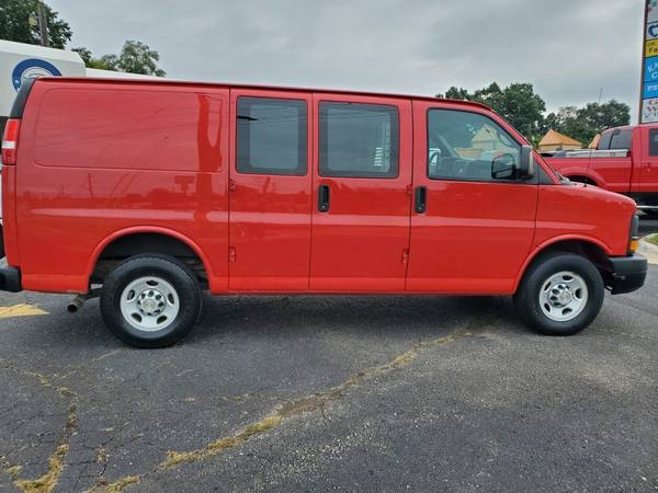 2014 Chevrolet Express 2500 Cargo for sale in Waterford Township, MI – photo 3