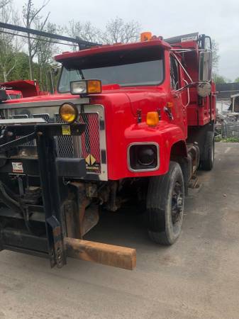 ONLY 40k miles! International 2674 CUMMINS Dump Truck Snow Plow for sale in East Syracuse, PA – photo 2