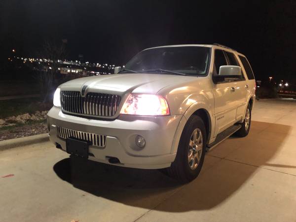 04 Lincoln Navigator - cars & trucks - by owner - vehicle automotive... for sale in Madison, WI