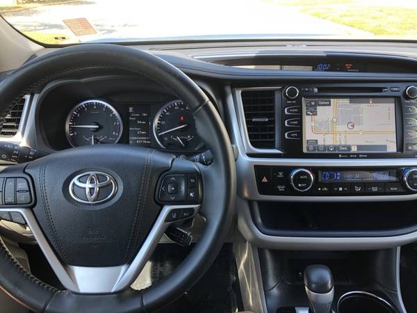 2017 Toyota Highlander XLE ONLY 63K MILES 1-OWNER CLEAN CARFAX for sale in Sarasota, FL – photo 12