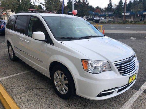 2014 Chrysler Town Country Touring Financing Available! for sale in Federal Way, WA – photo 5