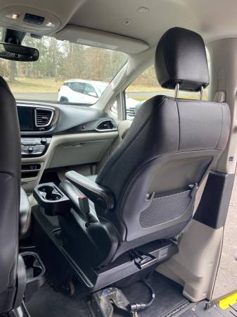 2019 Chrysler Pacifica Wheelchair Van BraunAbility Touring L - cars for sale in Brookfield, NY – photo 13