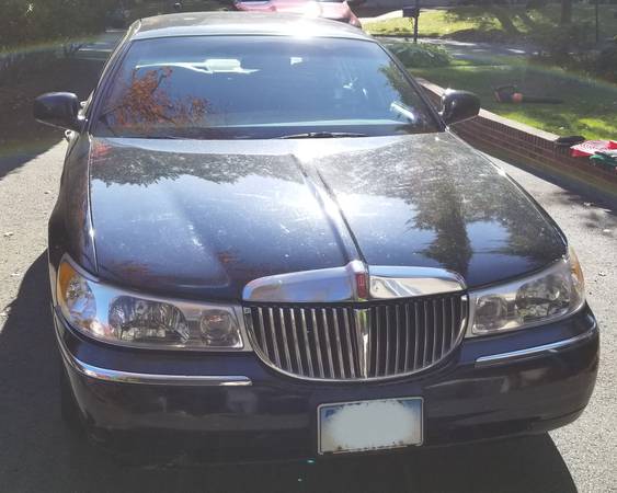 2000 Lincoln Town Car ( Executive Series ) for sale in Southington , CT – photo 2