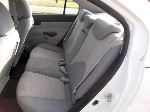 2010 Hyundai Accent for sale in Topeka, KS – photo 11