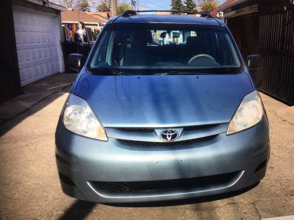 2007 Toyota Sienna - cars & trucks - by owner - vehicle automotive... for sale in Chicago, IL