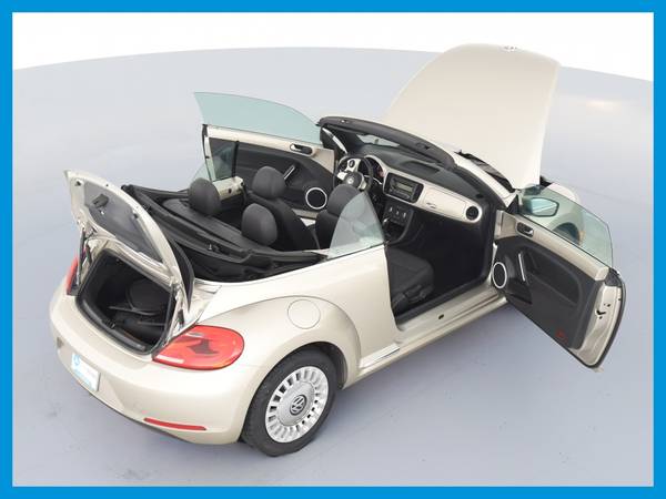 2013 VW Volkswagen Beetle 2 5L Convertible 2D Convertible Beige for sale in Chatham, IL – photo 19