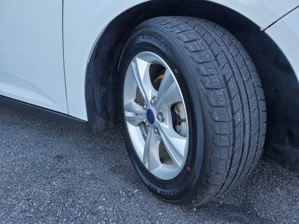 2014 Ford Focus SE sedan - NEW TIRES, CLEAN CARFAX, WARRANTY INCLUDED! for sale in Raleigh, NC – photo 20