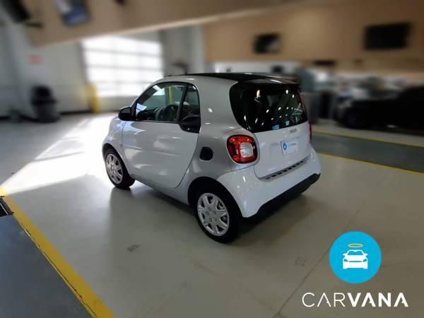 2017 smart fortwo Proxy Hatchback Coupe 2D coupe Silver - FINANCE -... for sale in Akron, OH – photo 7