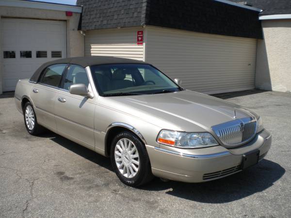 Lincoln Town Car Signature Luxury Sedan 97K miles 1 Year Warranty for sale in Hampstead, MA – photo 3
