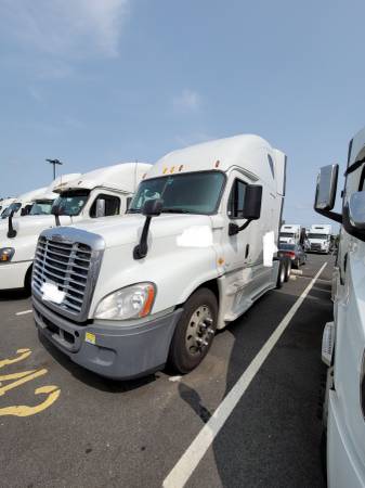 Freightliner Cascadia - cars & trucks - by owner - vehicle... for sale in Edison, NJ – photo 2
