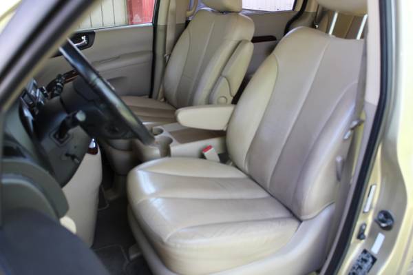 1-Owner Carfax 2008 Hyundai Entourage Limited DVD Leather Non for sale in Louisville, KY – photo 2