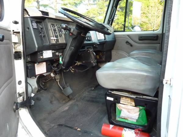 2002 International 4700 AUTO 24' Box Truck 7.3L PowerStroke Liftgate... for sale in Duluth, GA – photo 19