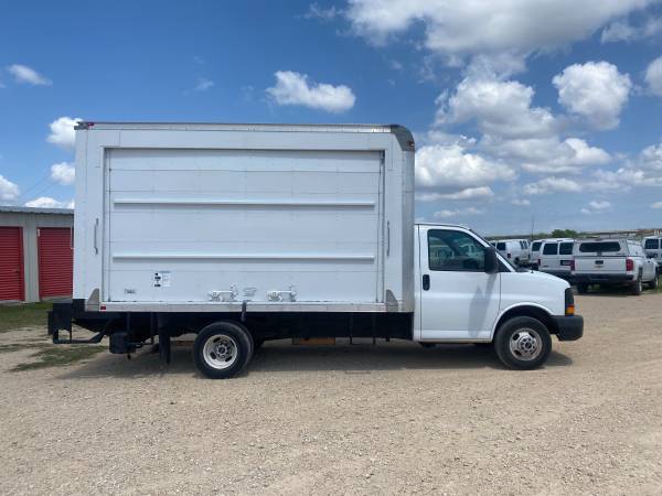 2014 GMC Savana G4500 14ft Box Truck - Liftgate - - by for sale in Hutto, TX – photo 5