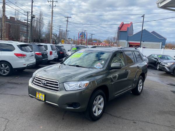 TOYOTA HIGHLANDER - cars & trucks - by dealer - vehicle automotive... for sale in Cranston, RI – photo 2