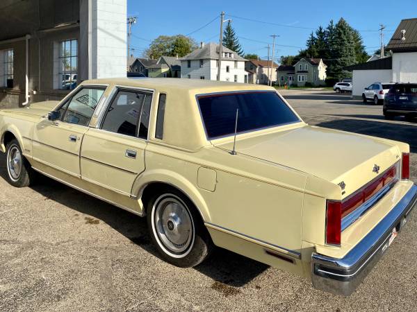 1981 Lincoln Towncar - cars & trucks - by owner - vehicle automotive... for sale in STURGEON BAY, WI – photo 4