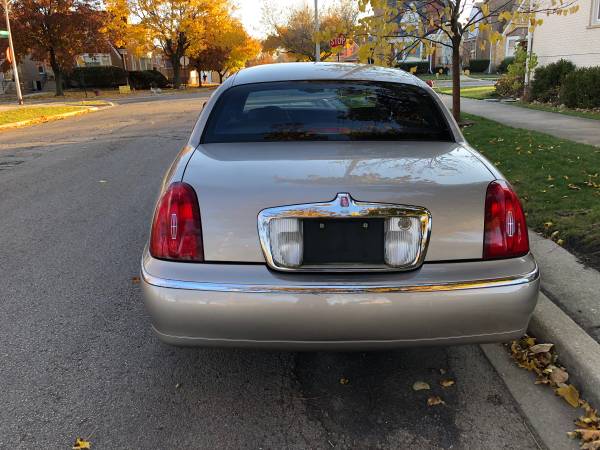 2001 LINCOLN TOWN CAR EXECUTIVE - cars & trucks - by owner - vehicle... for sale in Chicago, IL – photo 4