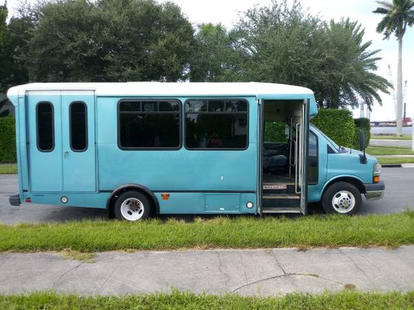 2010 Chevrolet Express Commercial Cutaway RWD 4500 159 WB 2WT for sale in West Palm Beach, FL – photo 2