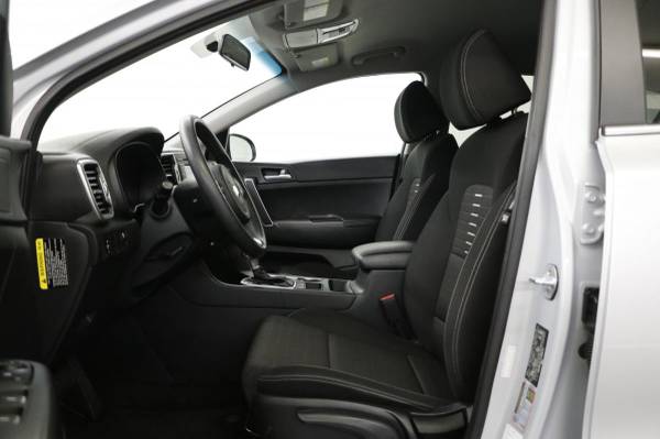 5 Passenger! CAMERA! BLUETOOTH! 2018 Kia SPORTAGE LX AWD SUV for sale in clinton, OK – photo 4