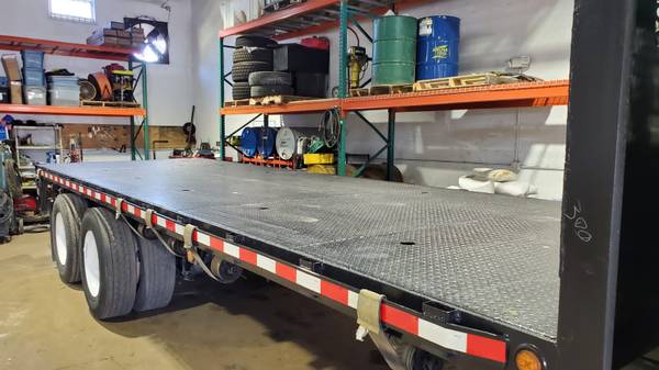 24 ft flat bed with lift - cars & trucks - by owner - vehicle... for sale in Hialeah, FL – photo 7