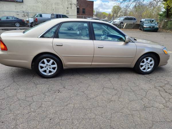 2001 Toyota Avalon XLS - - by dealer - vehicle for sale in Meriden, CT – photo 3