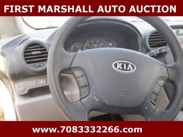 2008 Kia Rondo EX - First Marshall Auto Auction- Super Savings!! for sale in Harvey, IL – photo 5