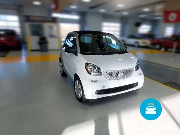 2017 smart fortwo Proxy Hatchback Coupe 2D coupe Silver - FINANCE -... for sale in Park Ridge, IL – photo 16