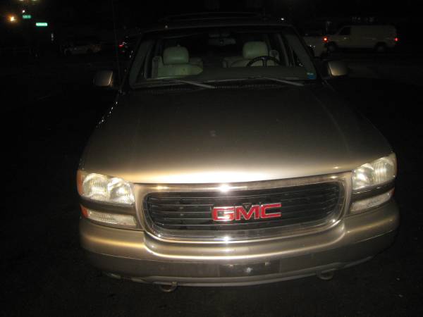 2002 GMC YUKON XL SLT - 5.3 - V8 - cars & trucks - by dealer -... for sale in East Meadow, NY – photo 2