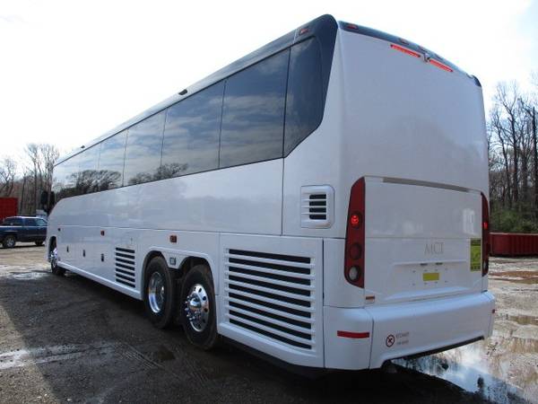 3) 2018 MCI J4500 56 Passenger Luxury Coach Bus RTR 1024836-01-03 for sale in Dayton, NJ – photo 13