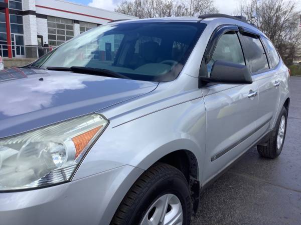 Nice! 2009 Chevy Traverse LS! 3rd Row! Reliable! for sale in Ortonville, MI – photo 10