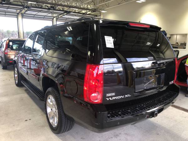 2010 GMC YUKON XL SLT - cars & trucks - by owner - vehicle... for sale in Mastic, NY – photo 2