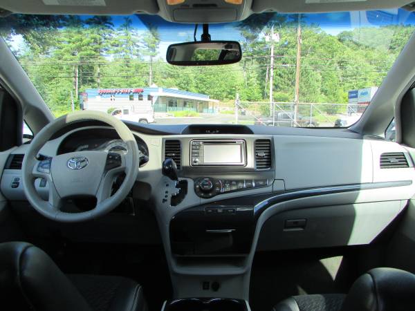 2014 Toyota Sienna SE, NAV, Camera, Roof, New Tires, Nice! - cars & for sale in Hooksett, NH – photo 14
