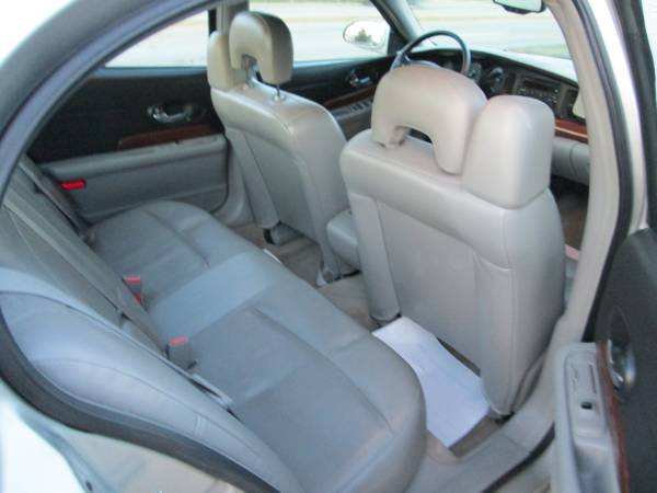 2004 Buick LeSabre Custom Sedan WOW! - cars & trucks - by dealer -... for sale in Des Moines, IA – photo 10