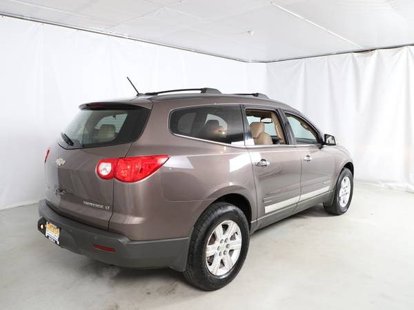2009 Chevrolet Traverse Gray *LOADED* for sale in Mora, MN – photo 3