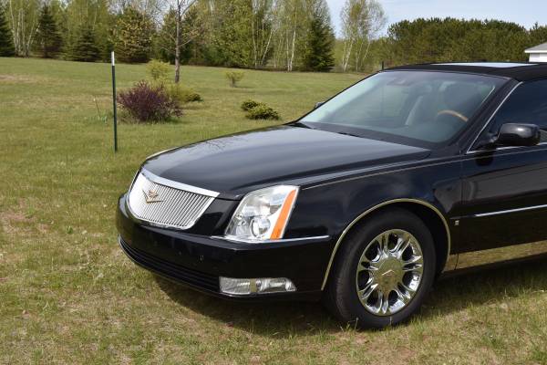 REDUCED $6K ONE-OF-A-KIND 2010 CADILLAC DTS GOLD VINTAGE SEDAN LN for sale in Ontonagon, MN – photo 2