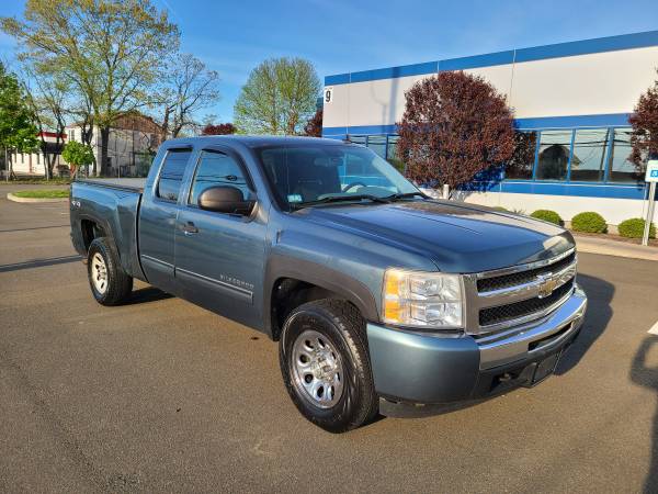 2010 Chevy Silverado LS Extended Cab 4X4 170K Solid Truck! - cars & for sale in North Haven, CT – photo 2