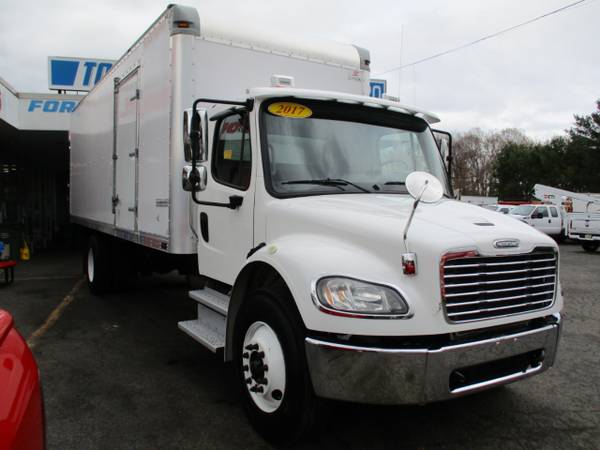 2017 Freightliner M2 106 Medium Duty 24 FOOT BOX TRUCK, LIFTGATE for sale in south amboy, IN – photo 2