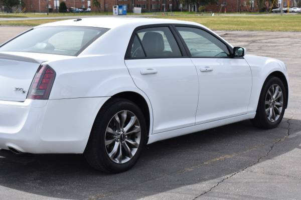 2014 CHRYSLER 300S MINT CONDITION ALL WHEEL DRIVE - cars & for sale in Dearborn, MI – photo 7