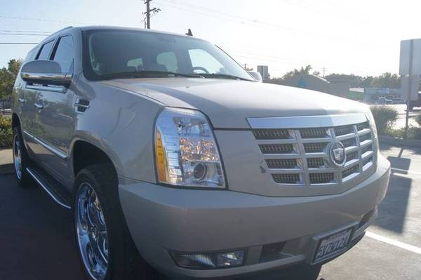 2007 Cadillac Escalade Base AWD LOW 89K MILES LOADED WARRANTY with for sale in Carmichael, CA – photo 3