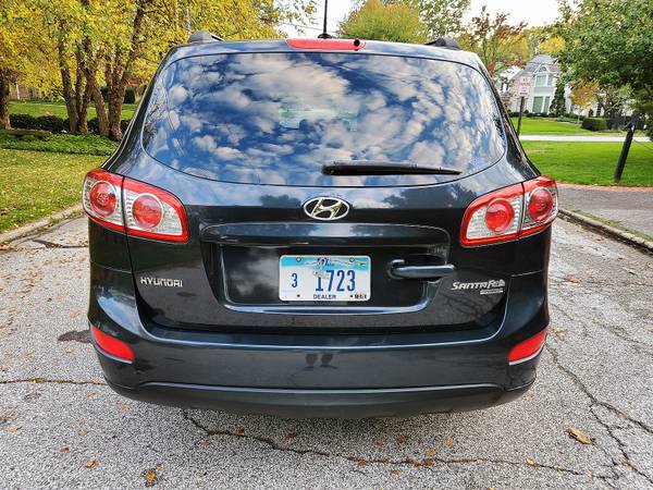 2011 Hyundai Santa Fe Limited AWD Like New SUV 18k Miles Warranty... for sale in Cleveland, OH – photo 4