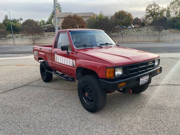 1985 Toyota pickup truck 4x4 SR5 22R - cars & trucks - by owner -... for sale in Woodland Hills, CA – photo 3
