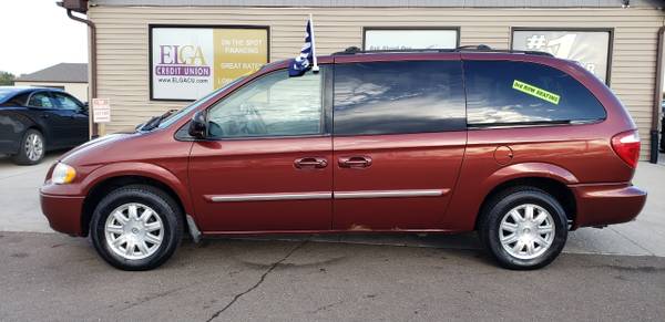 **LOTS OF ROOM**2007 Chrysler Town & Country LWB 4dr Wgn Touring for sale in Chesaning, MI – photo 5