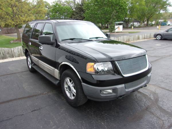 2003 Ford Expedition 4DR XLT 4X4 - low miles - THIRD ROW - clean for sale in Loves Park, IL – photo 2