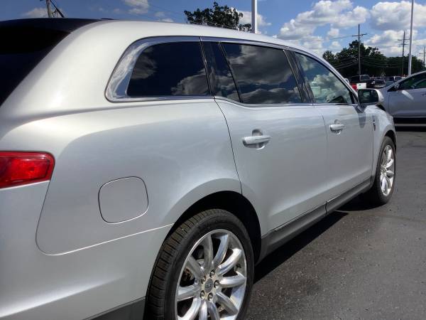Low Mileage! 2010 Lincoln MKT! Loaded! Third Row! - cars & trucks -... for sale in Ortonville, MI – photo 12