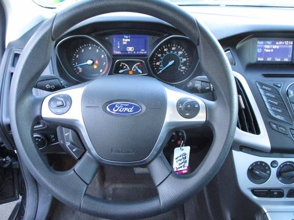 2014 Ford Focus Se Black Sedan - cars & trucks - by dealer - vehicle... for sale in Green Bay, WI – photo 8
