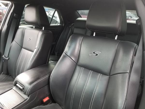 2016 Chrysler 300 S V6 AWD!! ENGLISH AND SPANISH! for sale in South St. Paul, MN – photo 12