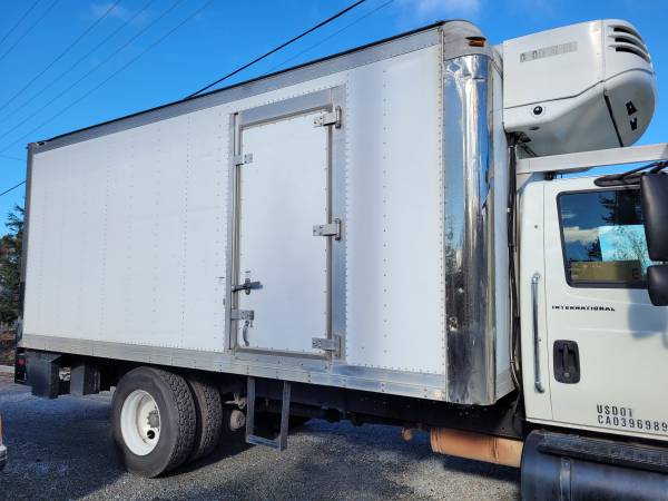 2004 International 4300 Reefer Box Truck Side Door 18 - cars & for sale in Medford, OR – photo 3