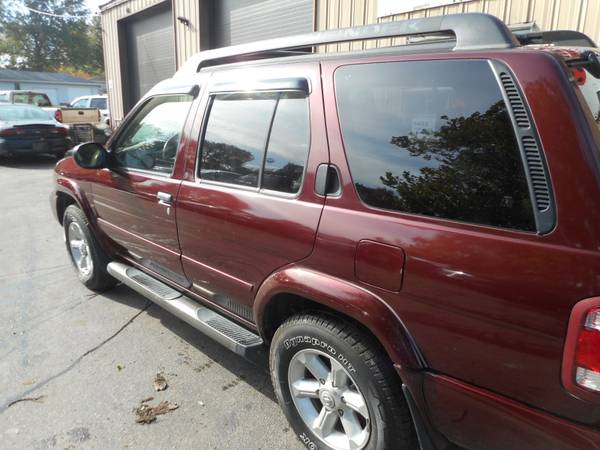 2004 Nissan Pathfinder - cars & trucks - by dealer - vehicle... for sale in Adel, IA – photo 3
