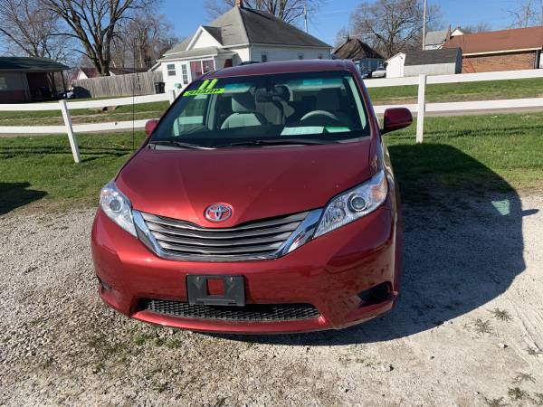 2011 Toyota Sienna LE - - by dealer - vehicle for sale in ottumwa, IA – photo 2