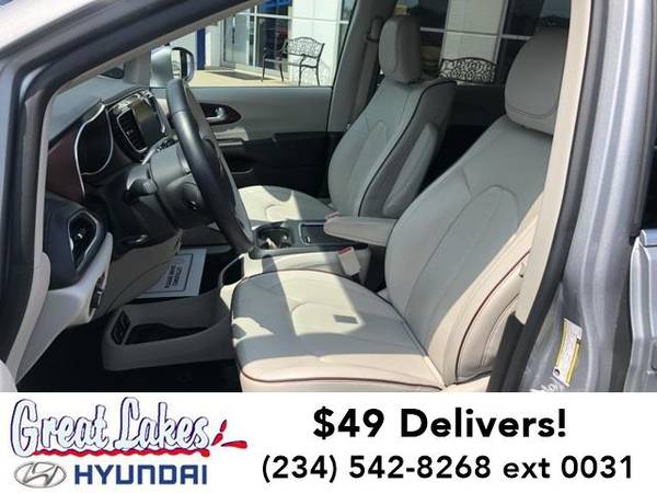 2017 Chrysler Pacifica mini-van Limited for sale in Streetsboro, OH – photo 13