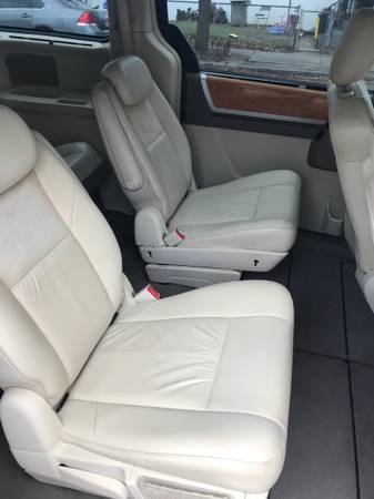 2010 Chrysler town and country limited minivan$4,200 - cars & trucks... for sale in Trenton, PA – photo 6
